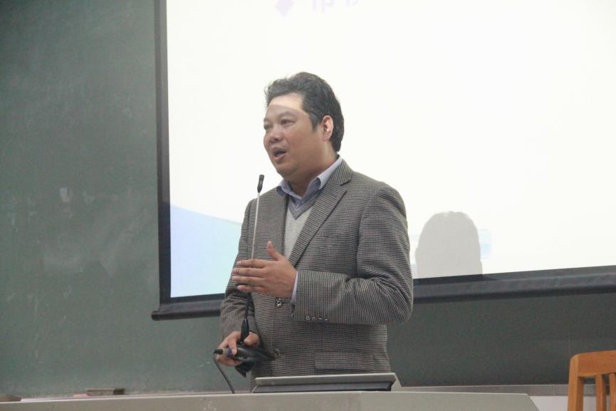 伟德国际1946教学副院长陈金诗讲话